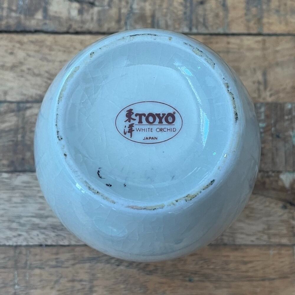 Vintage Toyo White Orchid Japan Vase 6.25" Hand-painted with lid - Picture 8 of 12
